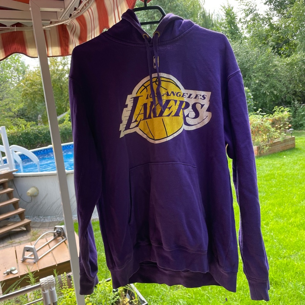 Lakers sweat shirt (purple)